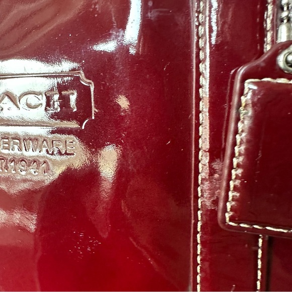 Y2K Coach Red East West Gallery Patent Leather Tote Side Turnlocks - Picture 6 of 10
